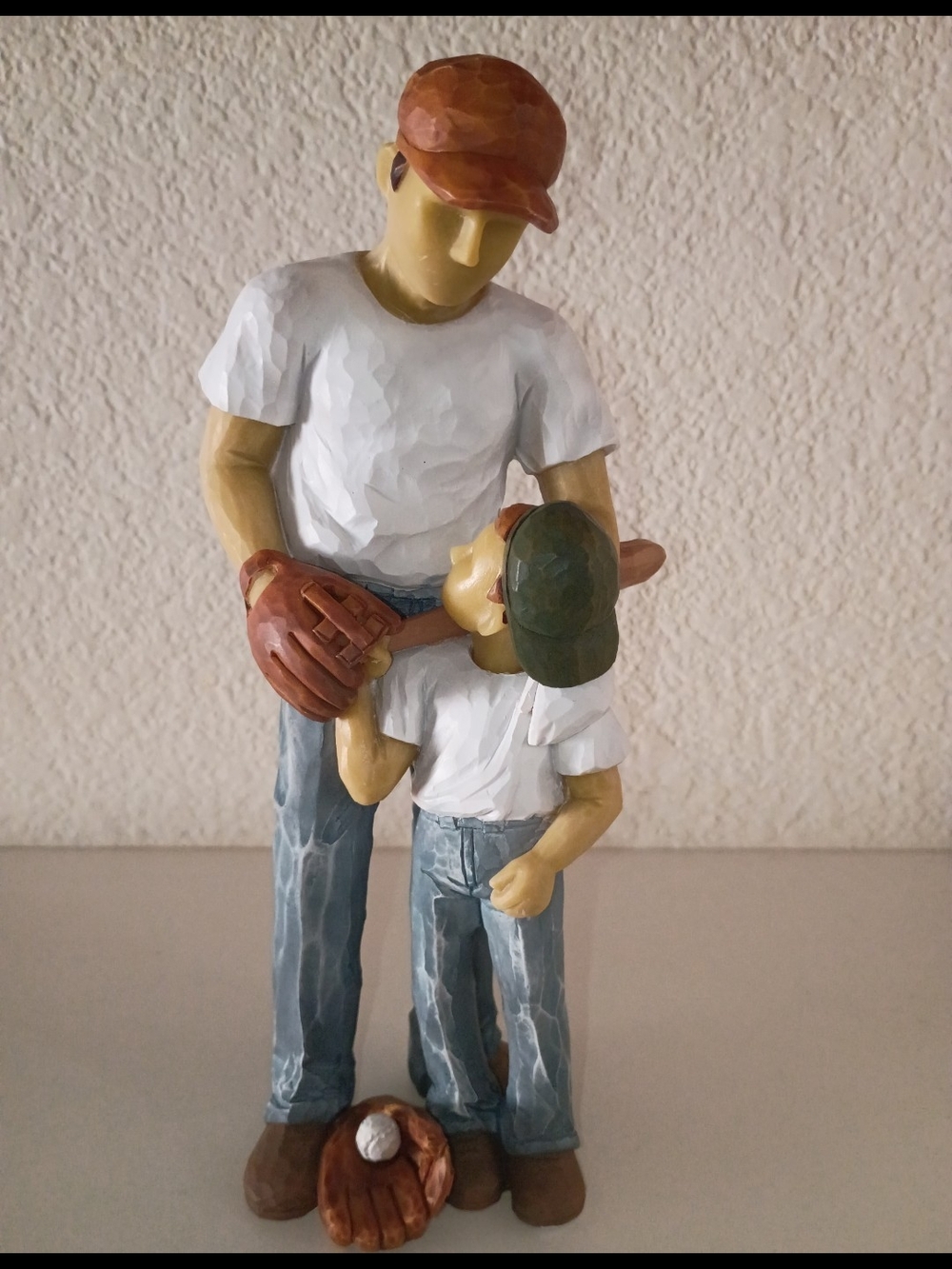 AIDLNS Father & Son Baseball Figurine – Hand-Painted Polyresin Family Sculpture
